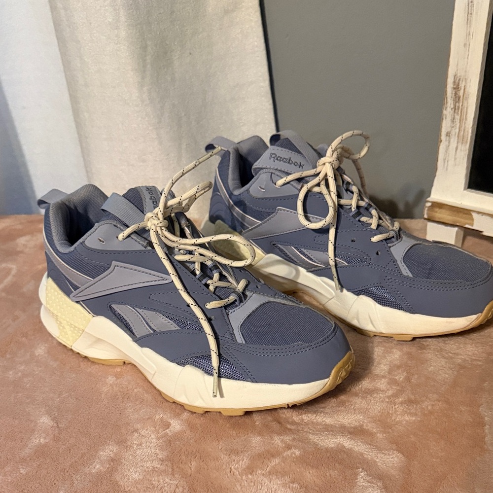 Women’s astral mix pops running shoes. Indigo, denim and white
